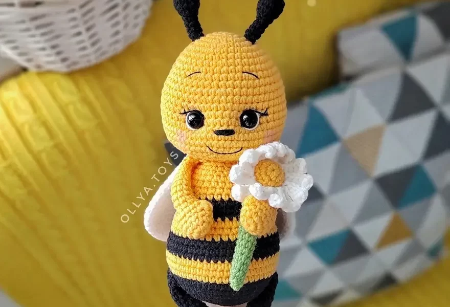 Amigurumi Cute Bee Free Pattern