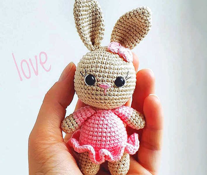 Amigurumi Free Bunny In Dress Pattern